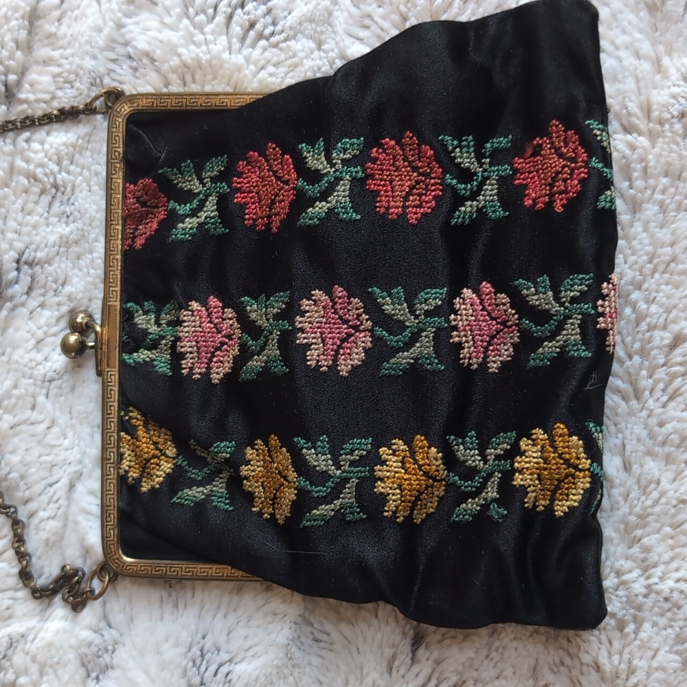 Vintage 1930's Embroidered Floral Evening Purse Black Satin Kiss-Lock Chain Bag - Picture 9 of 9